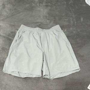 Men's Gray lulu lemon 7in linerless pace breaker shorts (S)